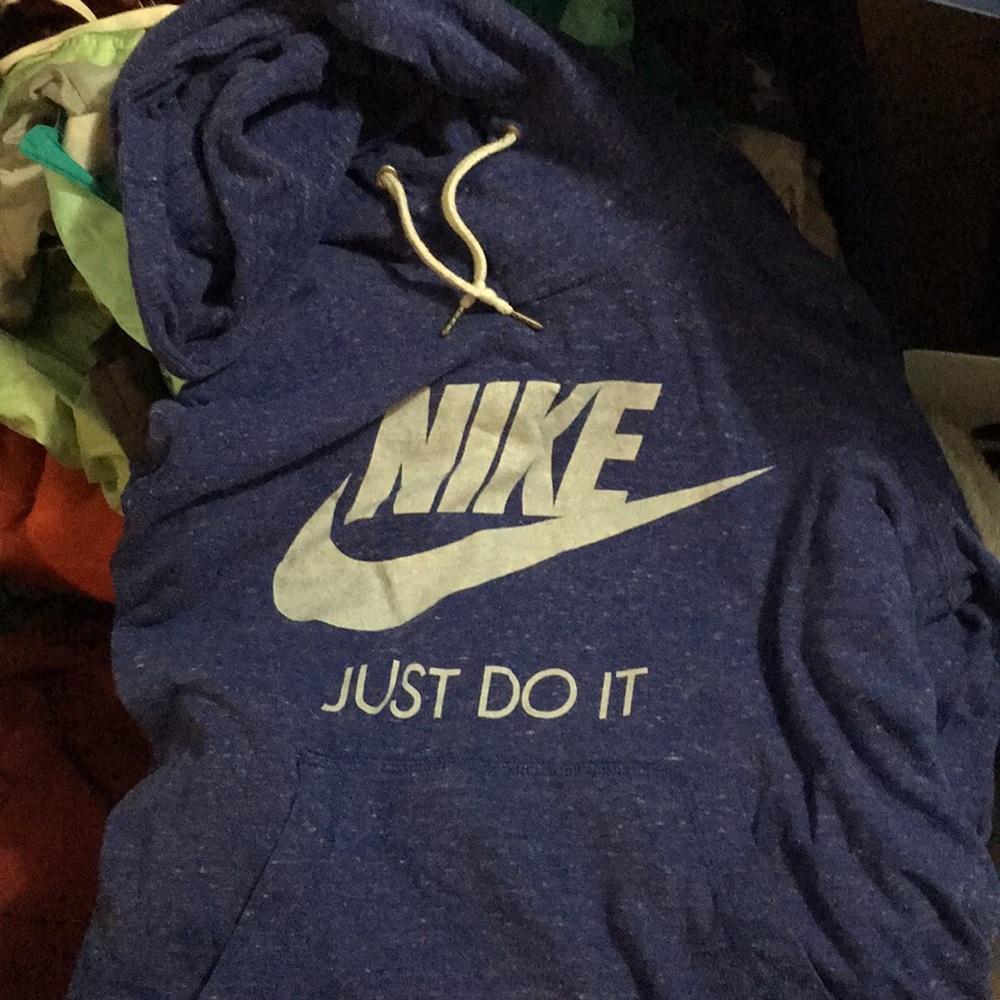 Nike hoodie size medium